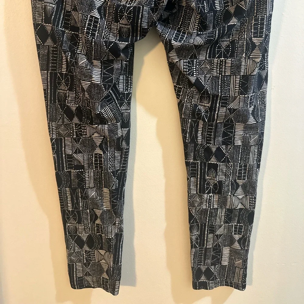 Torrid Black and Cream Patterned Leggings - Picture 6 of 7